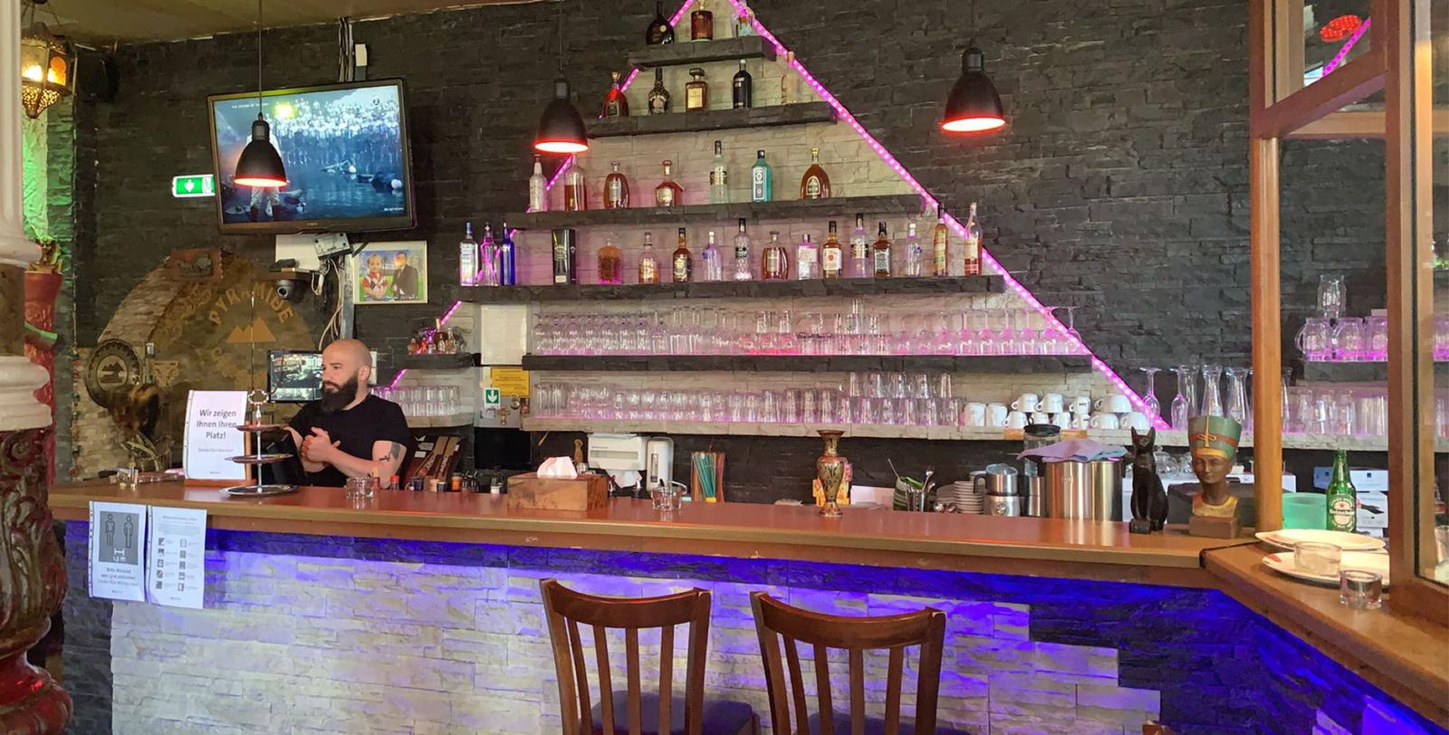 Stimmungsvolle Aufnahme aus der Pyramide Café Shisha-Bar in Karlsruhe